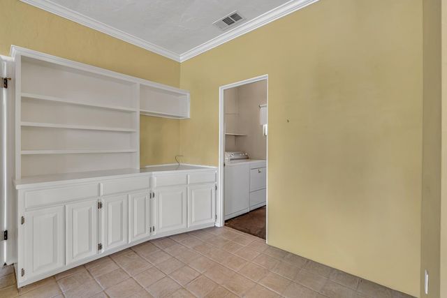 1502 Paradise Lane, Los Banos, CA 93635