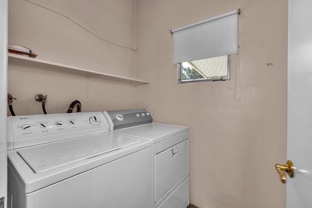 1502 Paradise Lane, Los Banos, CA 93635