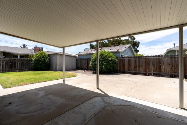 1502 Paradise Lane, Los Banos, CA 93635