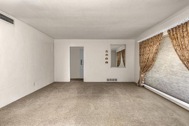 1502 Paradise Lane, Los Banos, CA 93635