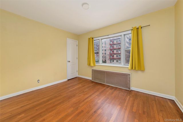 9141 195th Street, Hollis, NY 11423