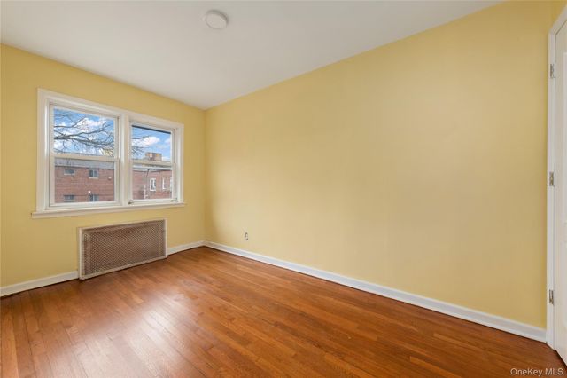 9141 195th Street, Hollis, NY 11423