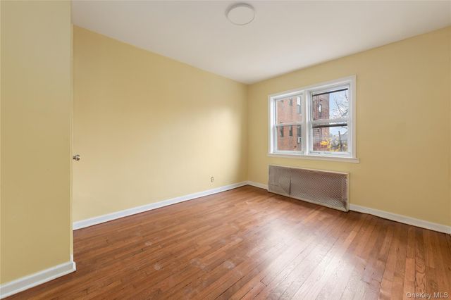 9141 195th Street, Hollis, NY 11423