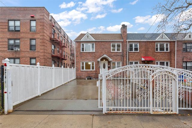 9141 195th Street, Hollis, NY 11423