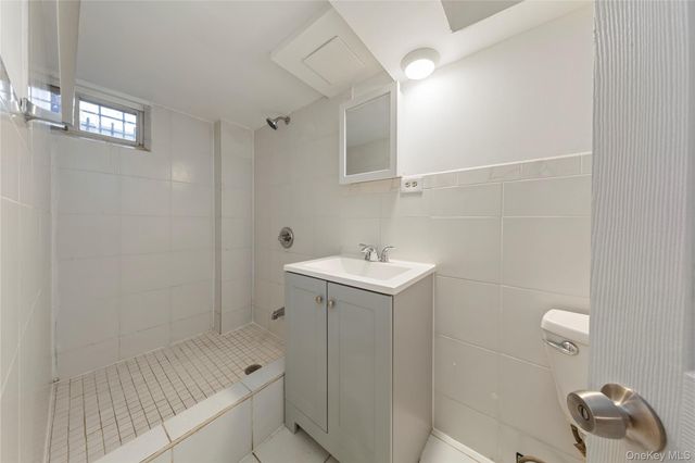 9141 195th Street, Hollis, NY 11423