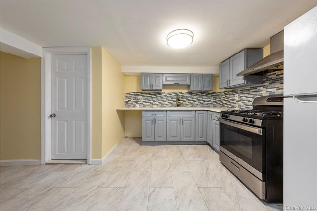 9141 195th Street, Hollis, NY 11423