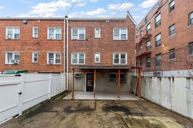 9141 195th Street, Hollis, NY 11423