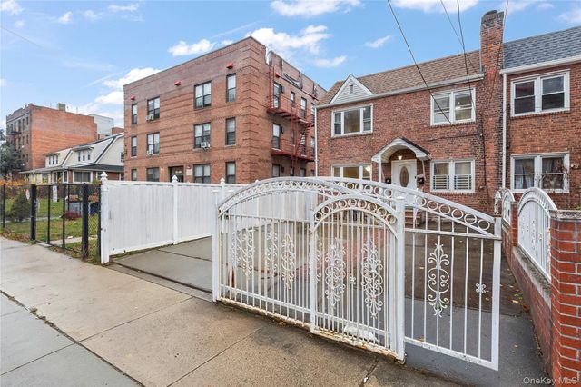 9141 195th Street, Hollis, NY 11423