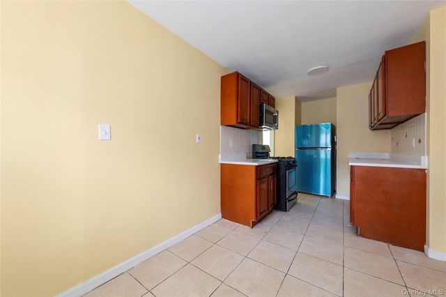 9141 195th Street, Hollis, NY 11423