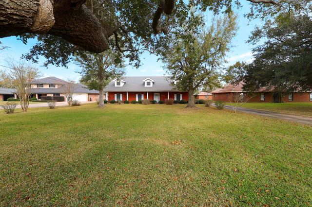 4113 Country Dr, Bourg, LA 70343