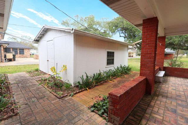 4113 Country Dr, Bourg, LA 70343