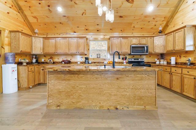 945 3447 Highway, Mckee, KY 40447