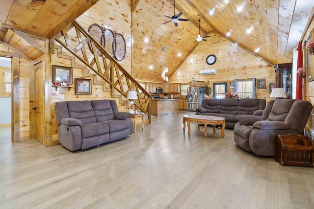 945 3447 Highway, Mckee, KY 40447