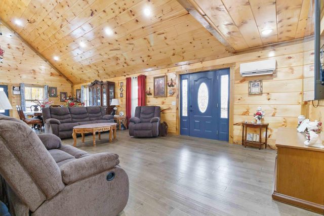 945 3447 Highway, Mckee, KY 40447