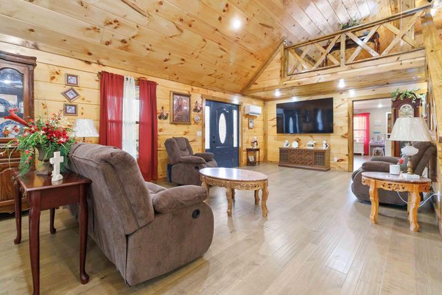 945 3447 Highway, Mckee, KY 40447