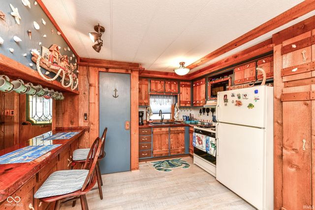 37 Blue Water Drive, Cicero, IN 46034