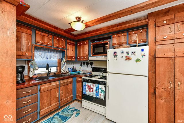 37 Blue Water Drive, Cicero, IN 46034