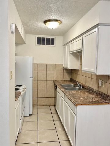 4322 Gillis ST 106, Austin, TX 78745
