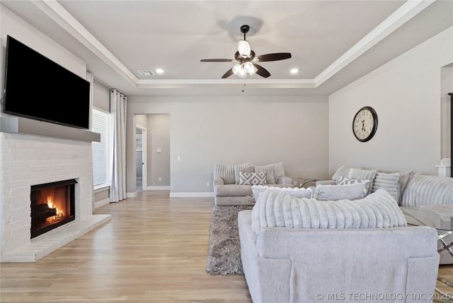 320 W 130th Place S, Jenks, OK 74037