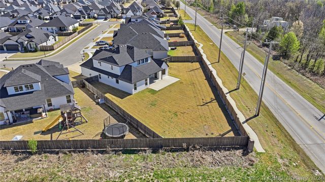 320 W 130th Place S, Jenks, OK 74037