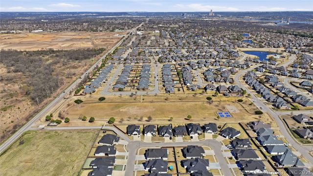 320 W 130th Place S, Jenks, OK 74037