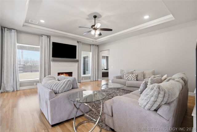 320 W 130th Place S, Jenks, OK 74037