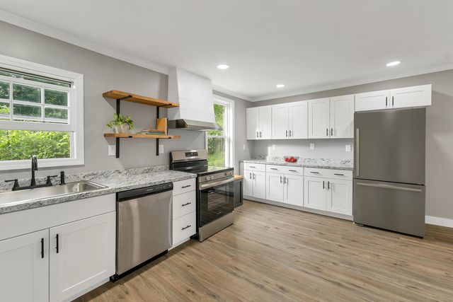 17 Charles Street, Franklin, NH 03235