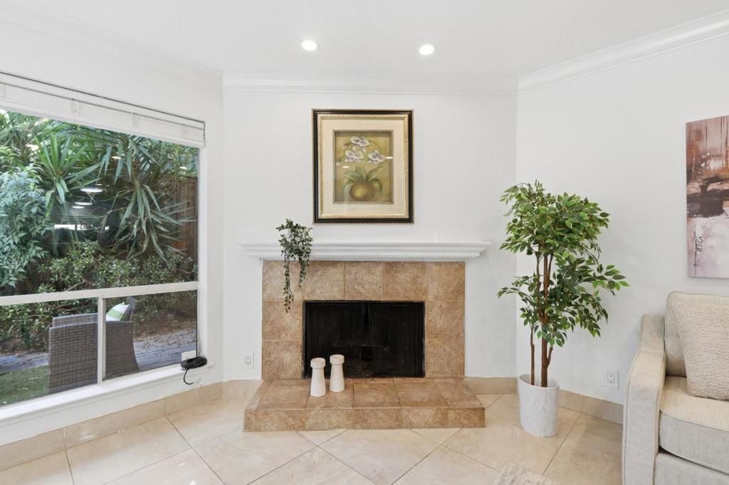 Image 10 of property listing at 117 Mission Drive, East Palo Alto, CA 94303