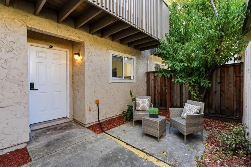 Image 2 of property listing at 117 Mission Drive, East Palo Alto, CA 94303
