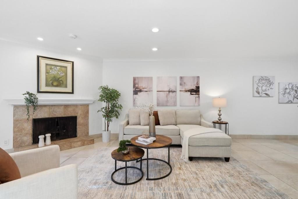 Image 4 of property listing at 117 Mission Drive, East Palo Alto, CA 94303