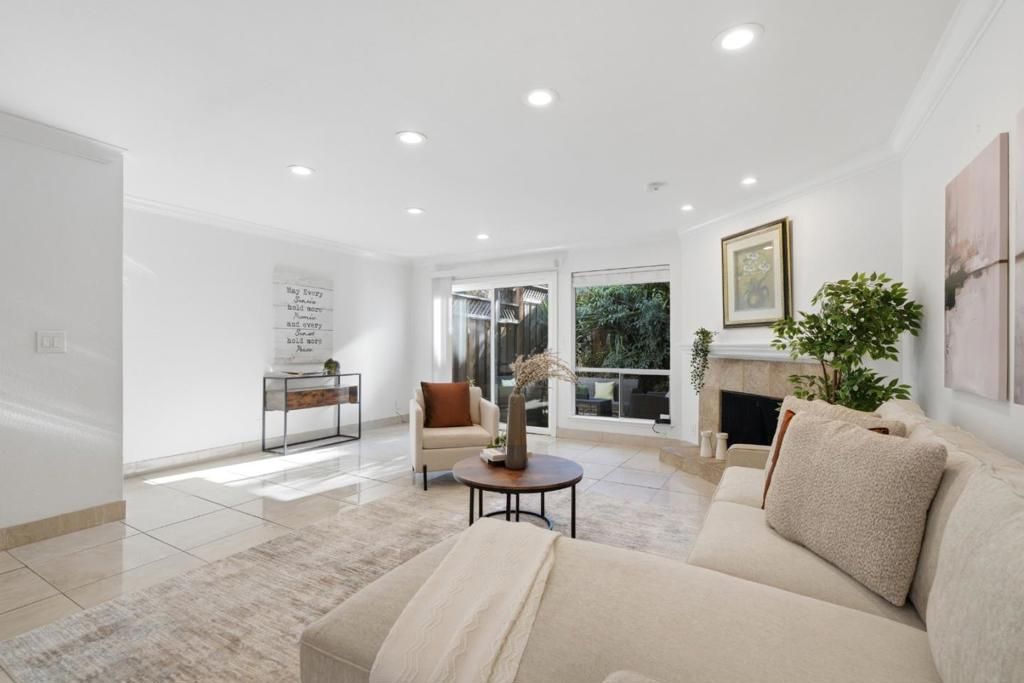 Image 9 of property listing at 117 Mission Drive, East Palo Alto, CA 94303