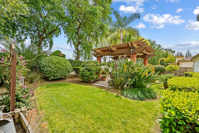 2330 N Maselli Street, Visalia, CA 93291