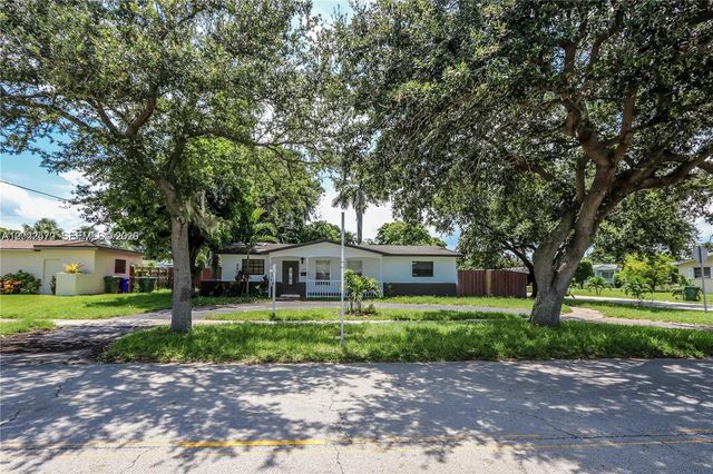 200 SW 64th Way, Pembroke Pines, FL 33023