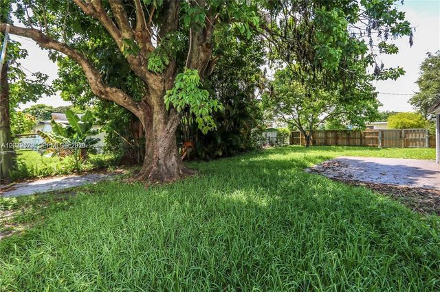 200 SW 64th Way, Pembroke Pines, FL 33023