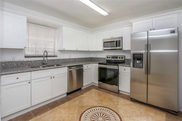 200 SW 64th Way, Pembroke Pines, FL 33023