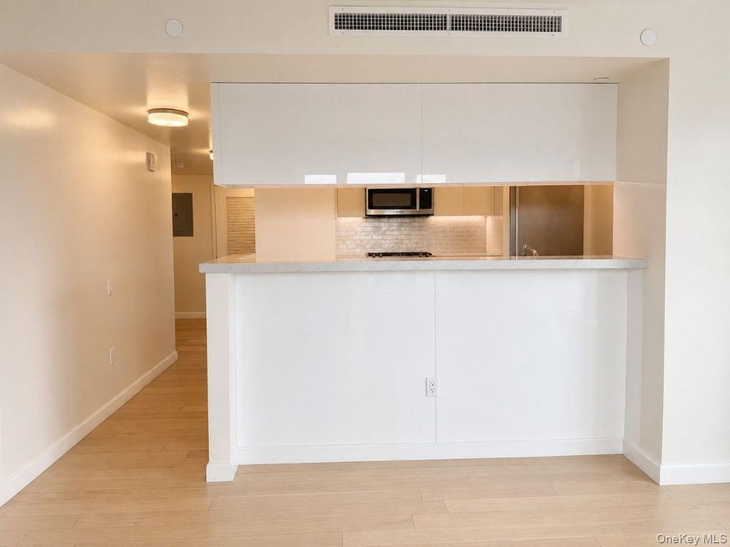 138-35 39th Avenue 6H, Flushing, NY 11354 — photo 3