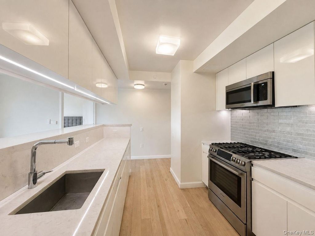 138-35 39th Avenue 6H, Flushing, NY 11354 — photo 4