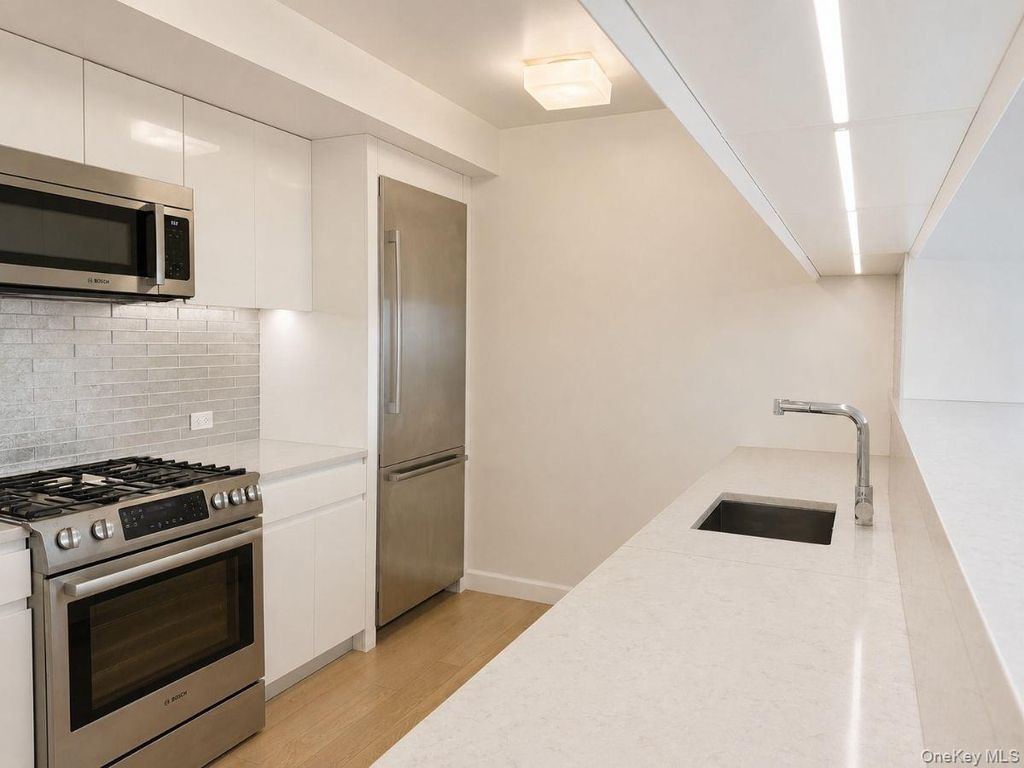 138-35 39th Avenue 6H, Flushing, NY 11354 — photo 5