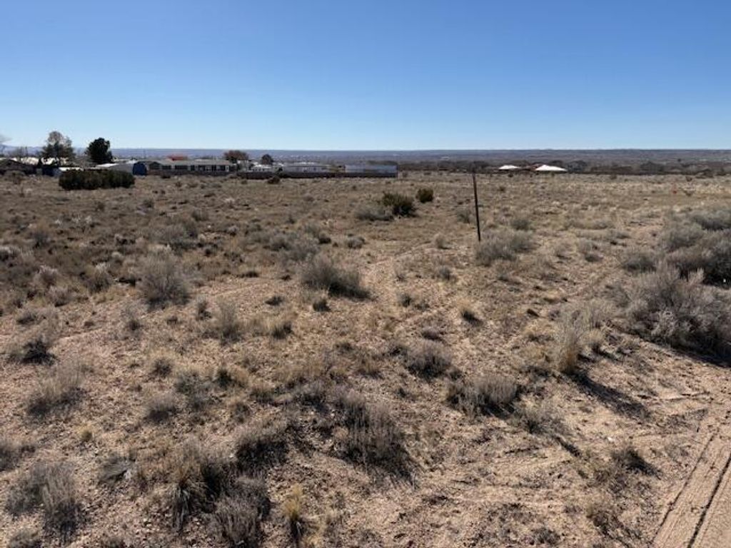 Image 3 of property listing at 11th Ave NW Avenue NW, Rio Rancho, NM 87144
