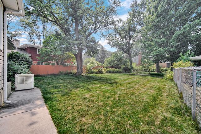 8228 Greenwood Avenue, Munster, IN 46321