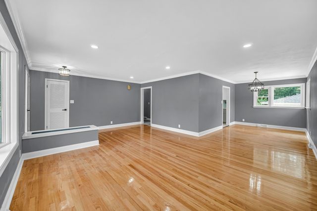 8228 Greenwood Avenue, Munster, IN 46321
