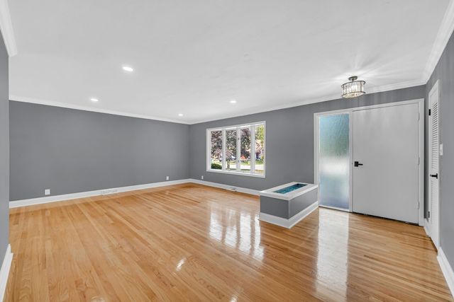 8228 Greenwood Avenue, Munster, IN 46321