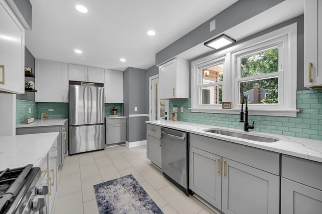 8228 Greenwood Avenue, Munster, IN 46321