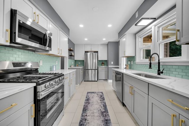8228 Greenwood Avenue, Munster, IN 46321