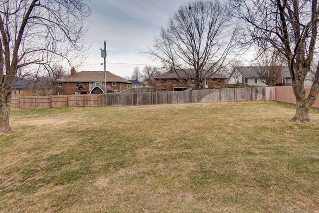 711 Robinwood Lane, Nixa, MO 65714