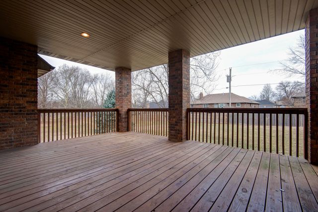 711 Robinwood Lane, Nixa, MO 65714