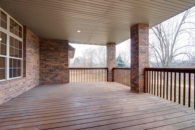 711 Robinwood Lane, Nixa, MO 65714