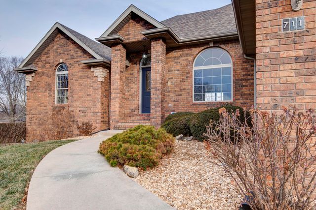 711 Robinwood Lane, Nixa, MO 65714