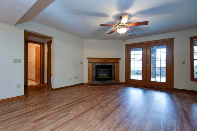 711 Robinwood Lane, Nixa, MO 65714