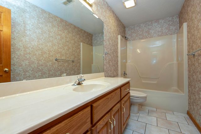 711 Robinwood Lane, Nixa, MO 65714